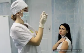 Фото: «Три дня в баню, сауну, бассейн не ходить»: как проходит прививочная кампания в поликлинике № 4 Гомеля