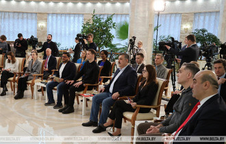 Фото: О войне и мире, геополитике и реакции на экономические провокации. Подробности трехчасового интервью Лукашенко