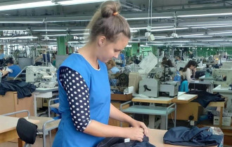 Фото: Cтуденческий отряд имени Александра Лизюкова начинает работу на фабрике "Коминтерн"