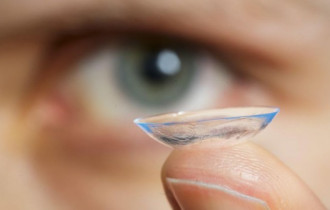 Фото: Ученые создали контактные линзы, способные увеличить изображение при двойном моргании