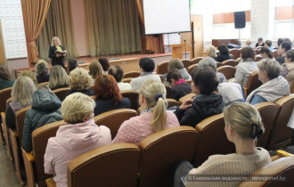 Фото: Депутат горсовета Ирина Коновалова встретилась с трудовым коллективом медколледжа