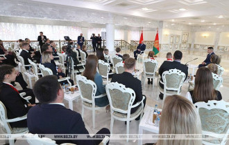 Фото: Президент Беларуси Александр Лукашенко проводит встречу с молодёжным активом