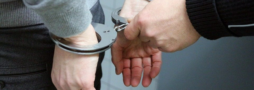 Двое гомельчан проникли в квартиру и похитили 20 рублей. Подозреваемые задержаны