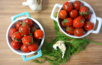 Фото: Быстрые маринованные помидоры