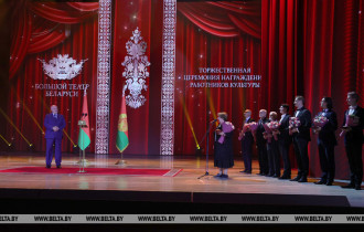 Фото: Лукашенко в День Независимости вручил госнаграды работникам культуры