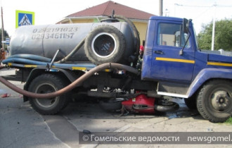 Фото: На ул. Б. Хмельницкого мотоциклист попал под грузовик