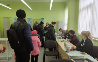 Фото: Гомельчане продолжают показывать высокую явку на участки для голосования 