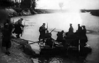Фото: В боях за Гомель. Советские войска расширяли плацдарм на правом берегу Днепра