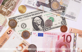 Фото: Доллар, евро и юань подешевели, российский рубль подорожал на торгах 30 марта