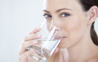 Фото: Как правильно пить воду в течение дня для здоровья