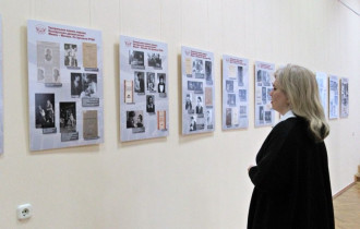 Фото: В Гомельской областной универсальной библиотеке состоялось открытие выставки ко дню театра