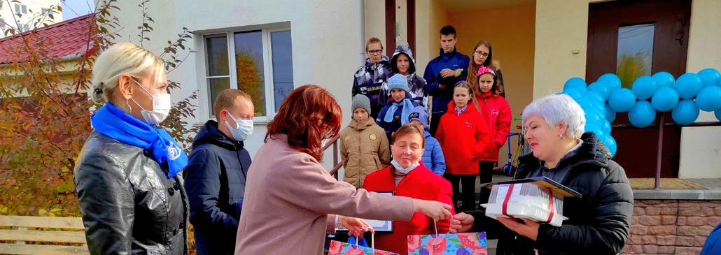 Гомельчанки, воспитывающие по десять детей, принимали подарки