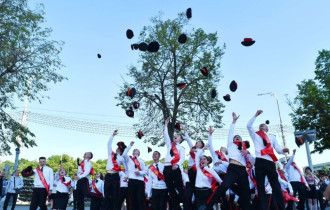 Фото: Фуражки в небо! Гомельские кадеты празднуют выпускной