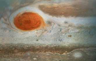 Фото: Ученые выяснили, что находится внутри Большого красного пятна Юпитера