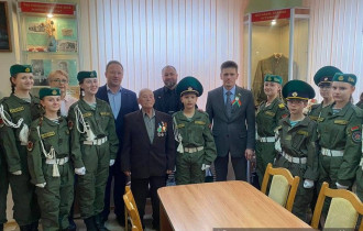 Фото: В средней школе № 2 поздравляли ветерана Великой Отечественной войны Николая Абиенцева