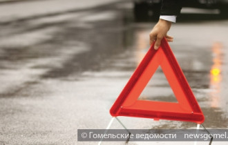 Фото: В Гомеле на улице Ильича поворачивающий MAN зацепил пешеходов