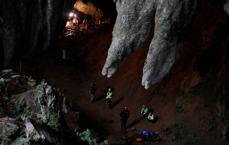 Фото: Двенадцатый подросток и тренер вышли из пещеры в Таиланде