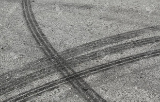 Фото: Водитель, двигаясь по автодороге «Минск-Гомель», не справился с управлением и опрокинулся на обочине
