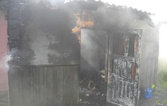 Фото: В Гомеле горела кровля деревянного одноэтажного жилого дома