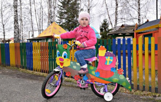 Фото: В детские сады запретили заносить велосипеды, самокаты и санки