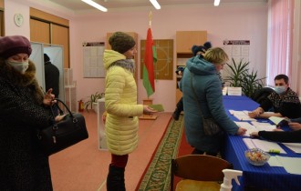 Фото: В Гомельском городском лицее № 1 голосовали семьями