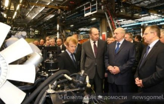 Фото: Лукашенко посетил Минский автомобильный завод