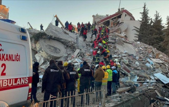 Фото: Число жертв землетрясений в Турции увеличилось до 12873