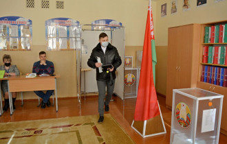 Фото: Житель Донбасса стал гражданином Беларуси и пришёл на референдум