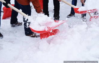 Фото: Молодёжь Гомеля готова оказать помощь в уборке снега 