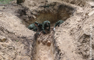 Фото: Специалистам передали любопытный документ: под Гомелем продолжаются раскопки на месте захоронения мирных жителей 80-летней давности