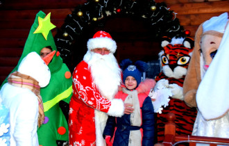 Фото: В Гомеле Дед Мороз исполнил желания всех воспитанников социального приюта