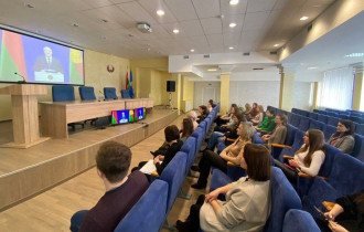 Фото: Работники медучреждений Гомеля смотрят обращение Президента к белорусскому народу