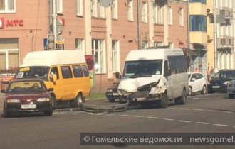Фото: Фотофакт: авария произошла на проспекте Ленина