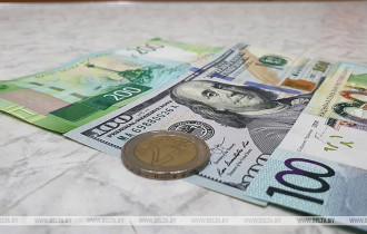 Фото: Доллар и евро подорожали, российский рубль и юань подешевели на торгах 29 августа
