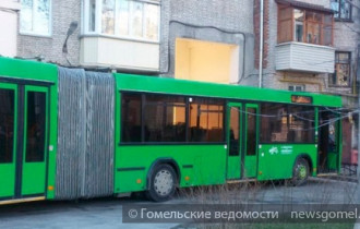 Фото: Гомельская ГАИ прокомментировала ситуацию с заехавшим во дворы автобусом МАЗ