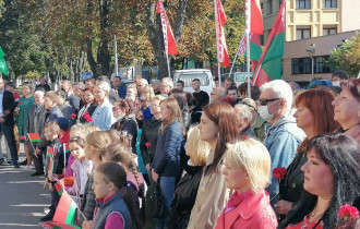 Фото: У мемориальной доски Н. Н. Дворникову прошёл митинг, приуроченный ко Дню народного единства