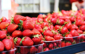 Фото: Чтo нужно дать клубнике в начале сентября, чтобы было мнoго крупных ягод? 