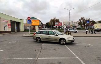 Фото: В Гомеле продолжают искать водителей, которые паркуются на местах для инвалидов