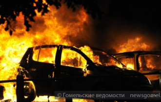 Фото: В результате пожара в Гомеле повреждены три автомобиля