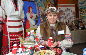 Фото: Выставки технических и культурных достижений нашего региона на площади Ленина