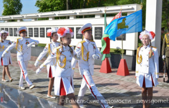 Фото: Митинг и церемония возложения цветов и венков на Аллее Героев