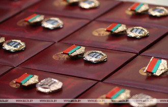 Фото: Лукашенко вручил государственные награды заслуженным деятелям страны