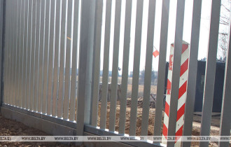Фото: Польша начала строительство заграждения на границе с Россией