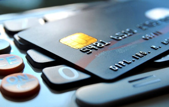 Фото: Клиенты банков смогут получать карточки через картоматы