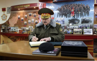 Фото: Тема недели: Лукашенко: наш долг - сохранить страну