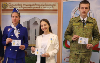 Фото: Первые медали «Юный миротворец» вручены учащимся в Гомеле  