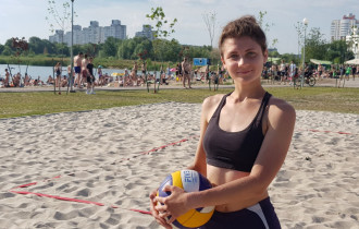 Фото: Солнце, пляж и футбол: спортивные площадки ждали молодёжь в Центральном районе 