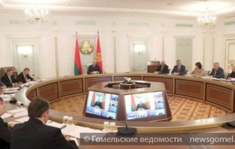 Фото: "Жесткий и принципиальный разговор" - Лукашенко требует активизировать усилия на уборке урожая