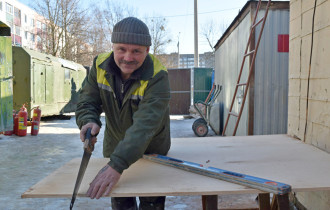 Фото: Плотник – профессия творческая: в этом убеждён Сергей Моховцов с более чем 30-летним трудовым стажем