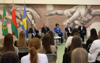 Фото: Конструктивный диалог депутатов и молодёжи состоялся в Новобелицком районе Гомеля